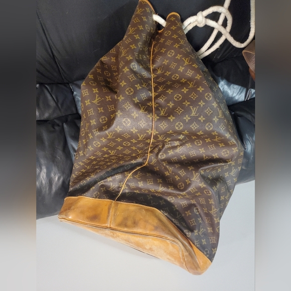 Huge Leather LV Logo Monogrammed laundry bag - Picture 4 of 5